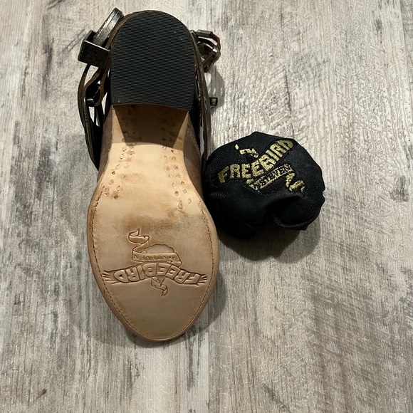 Saloon by Freebird 🦅 in Taupe! 😊❤️😊 - Picture 3 of 7